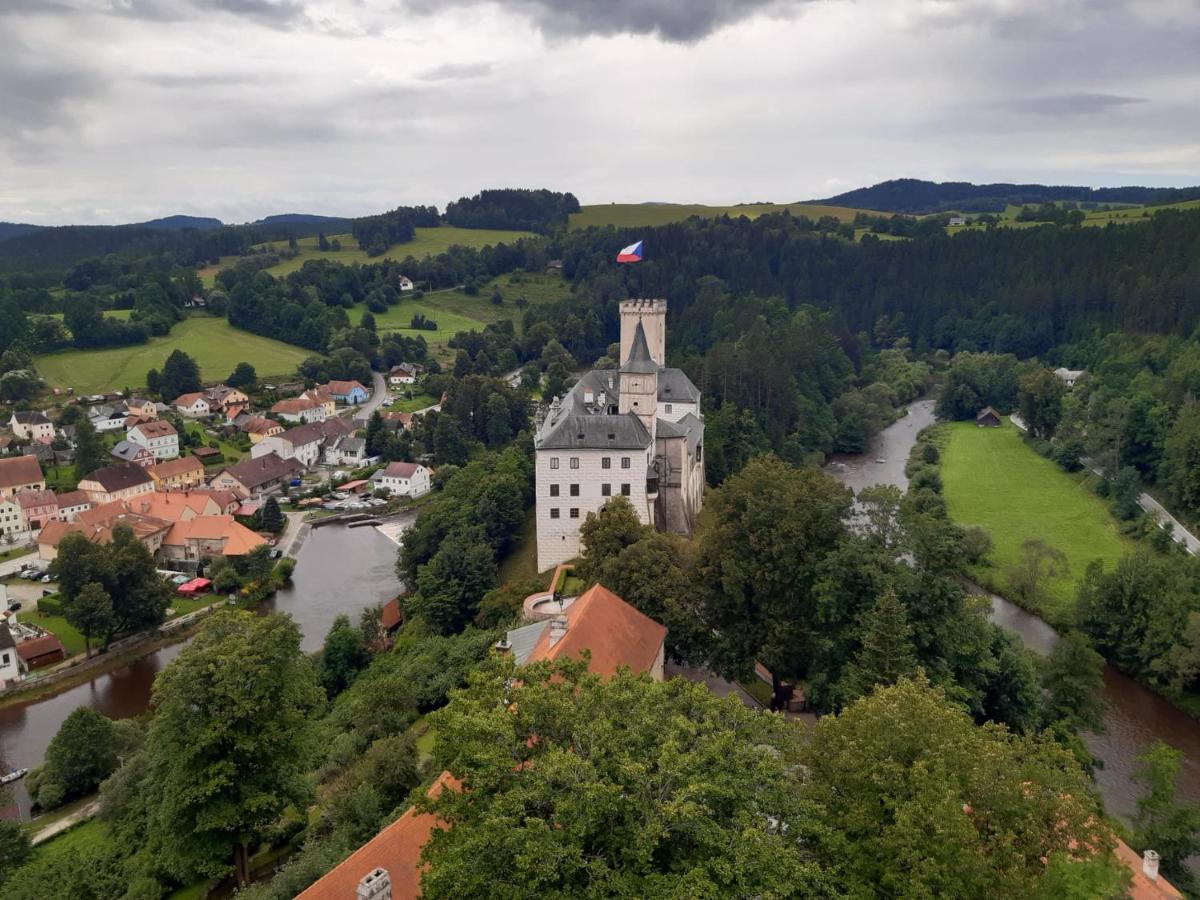 Černá v Pošumaví Apartmán Esterno foto